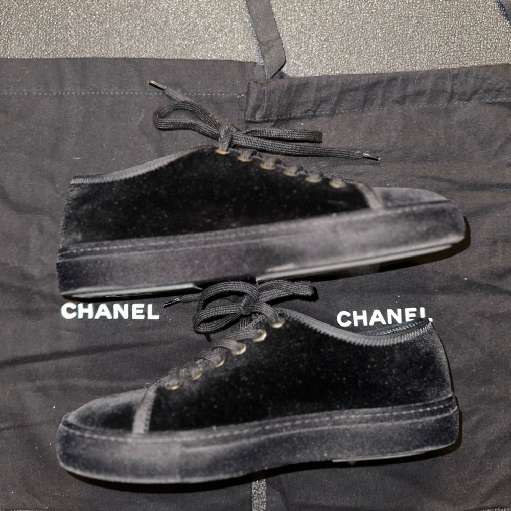 Authentic CHANEL Interlocking CC Logo Sneakers - Picture 10 of 10